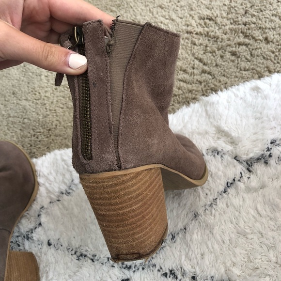 Urban Outfitters wood block suede ankle booties - Picture 8 of 8